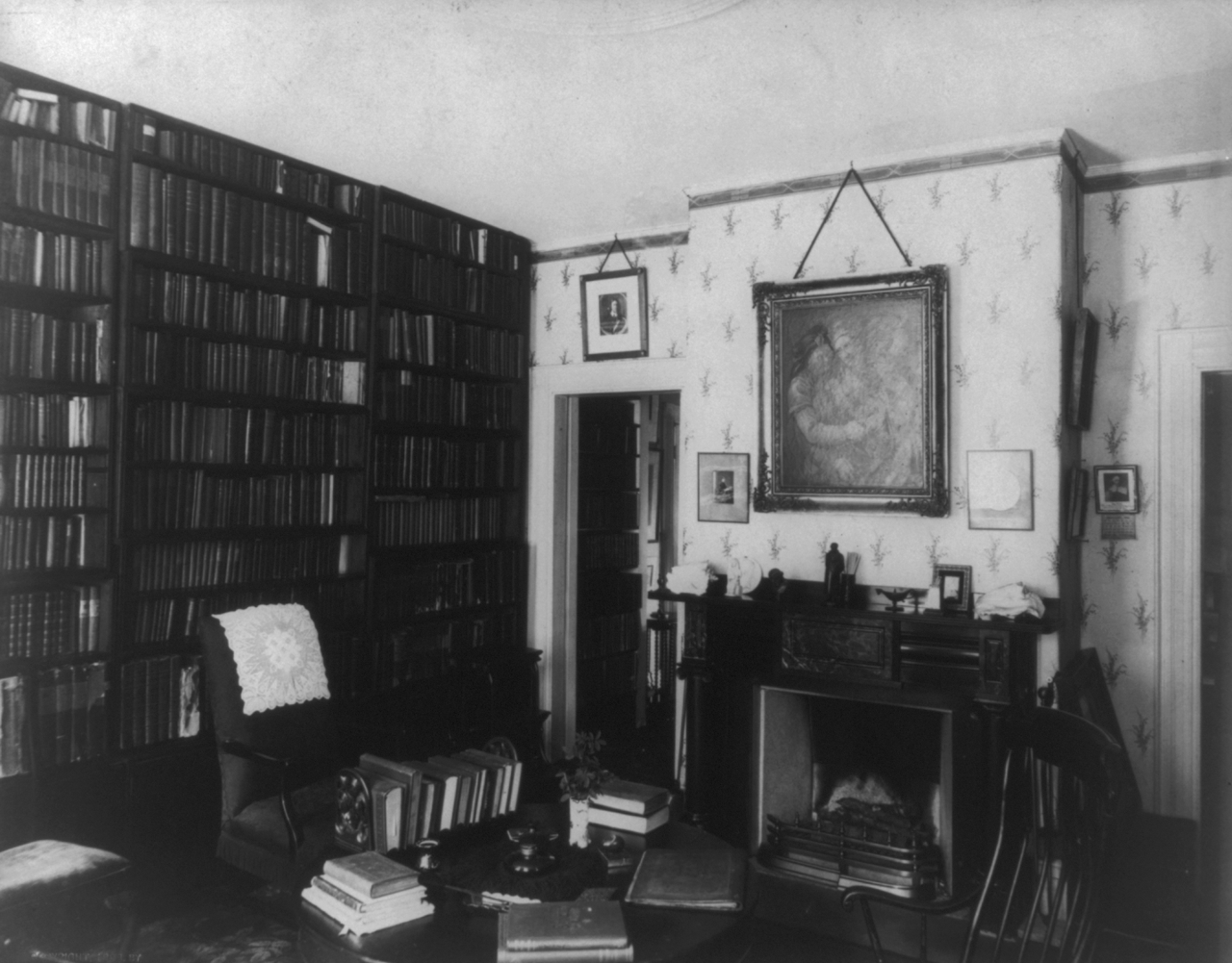 1280px-Ralph_Waldo_Emerson's_study