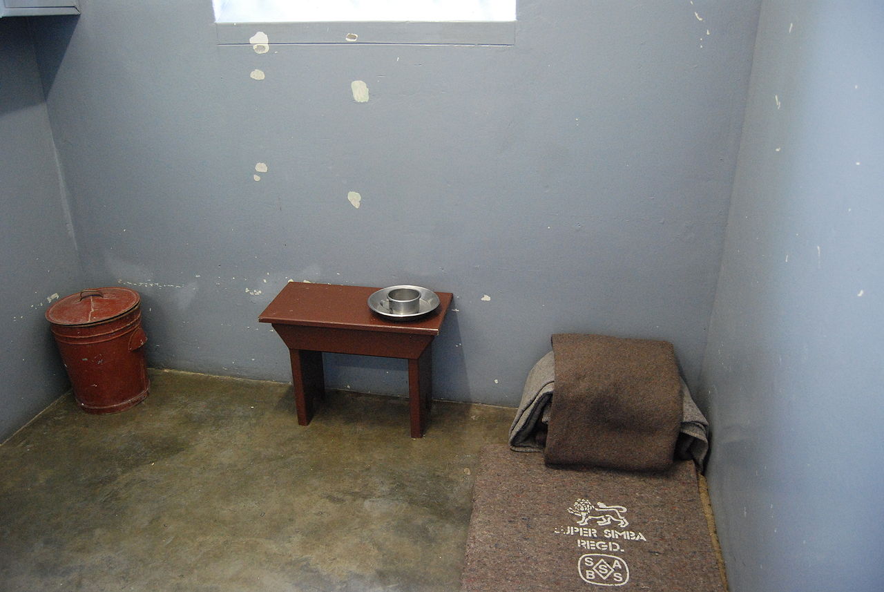 Nelson_Mandela's_prison_cell,_Robben_Island,_South_Africa